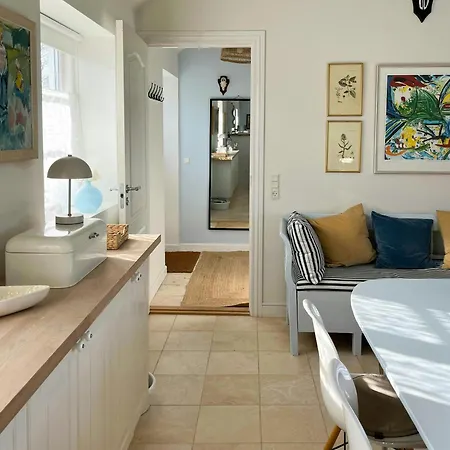 House In Peaceful Surroundings 150 M To The Water 度假居 *